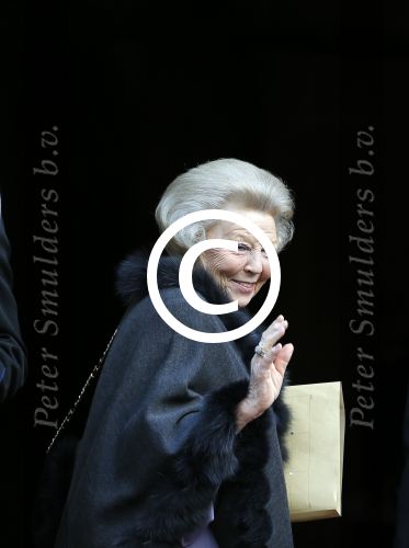 Amsterdam 13 januari 2015
Nieuwjaarsreceptie Koning Willem Alexander en Koningin Maxima in het paleis op de dam.
Prinses Beatrix in haar verlengde Volvo