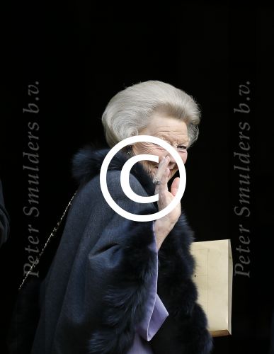 Amsterdam 13 januari 2015
Nieuwjaarsreceptie Koning Willem Alexander en Koningin Maxima in het paleis op de dam.
Prinses Beatrix in haar verlengde Volvo