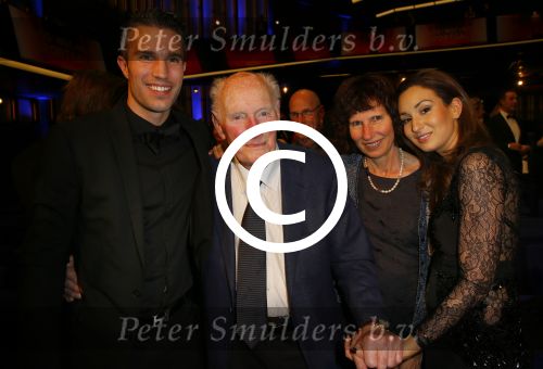Amsterdam 16 december 2014
Sportman van het jaar verkiezing in de RAI.
Robin v Persie met zijn vrouw, moeder en opa