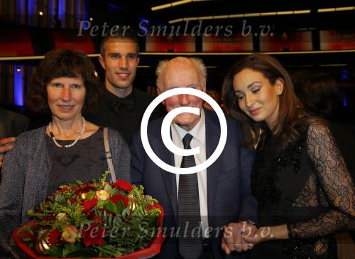 Amsterdam 16 december 2014
Sportman van het jaar verkiezing in de RAI.
Robin v Persie met zijn vrouw, moeder en Opa
