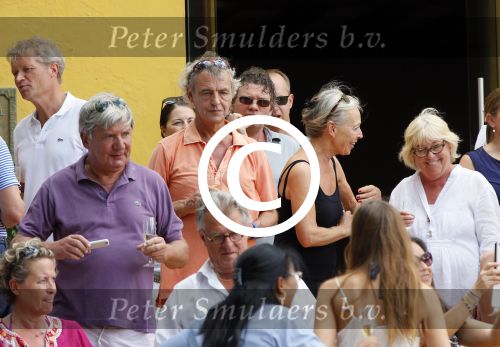 Curacao 31 december 2014
Willeke Alberti Jeroen Krabbe met vrouw Herma Krabbe zoon Jasper krabbe ( met dochters) Rogier van Boxtel en Derek Bolt bij het vuurwerk van Avila Beach hotel op Curacao vanwege oud en nieuw jaar