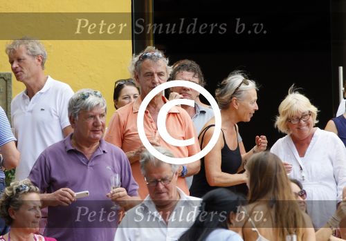 Curacao 31 december 2014
Willeke Alberti Jeroen Krabbe met vrouw Herma Krabbe zoon Jasper krabbe ( met dochters) Rogier van Boxtel en Derek Bolt bij het vuurwerk van Avila Beach hotel op Curacao vanwege oud en nieuw jaar