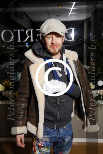 Amsterdam 12 januari 2015
Presentatie nieuwe geur van Roberto Cavalli bij restaurant Diverto.
SELWYN SENATORI met hand in brace/gips na ongeluk met fles champagne en zijn vriendin