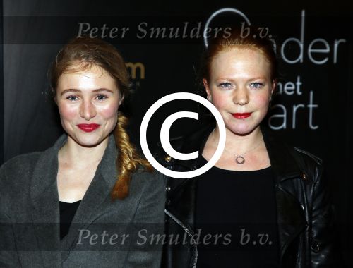 Amsterdam 12 januari 2015
Premiere onder het hart in het Anne theater.
Sigrid ten Napel met een vriendin