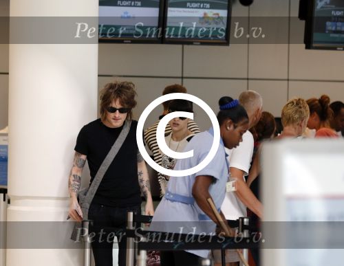 Curacao 1 januari 2015
Spike ( Di-rect) met zijn vriendin Bella Hay op Vliegveld Hato op Curacao
Spike v Zoest