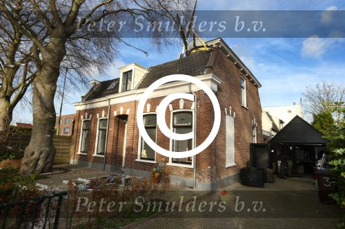 Alphen a/d Rijn 23 December 2014
Thomas Berge met zijn partner Myrthe in hun nieuwe huis