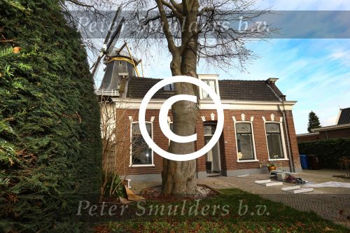Alphen a/d Rijn 23 December 2014
Thomas Berge met zijn partner Myrthe in hun nieuwe huis