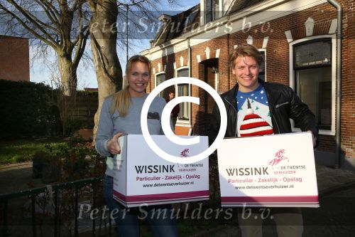 Alphen a/d Rijn 23 December 2014
Thomas Berge met zijn partner Myrthe in hun nieuwe huis