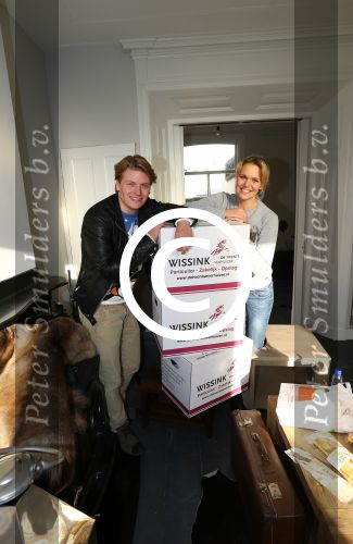 Alphen a/d Rijn 23 December 2014
Thomas Berge met zijn partner Myrthe in hun nieuwe huis
