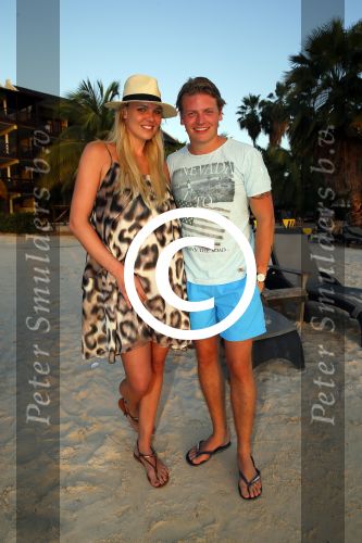 Curacao 31 december 2014
Thomas Berge en Myrthe Milius zijn op Curacao voor een optreden bij het Lions Dive Hotel. Thomas draagt een buddha to Buddha armband