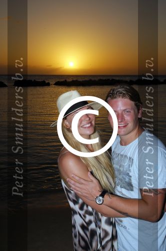 Curacao 31 december 2014
Thomas Berge en Myrthe Milius zijn op Curacao voor een optreden bij het Lions Dive Hotel. Thomas draagt een buddha to Buddha armband