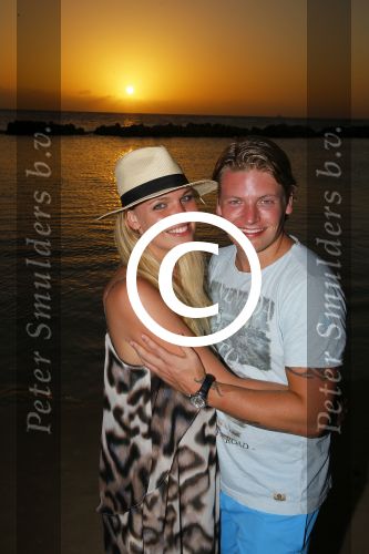 Curacao 31 december 2014
Thomas Berge en Myrthe Milius zijn op Curacao voor een optreden bij het Lions Dive Hotel. Thomas draagt een buddha to Buddha armband