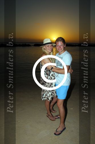 Curacao 31 december 2014
Thomas Berge en Myrthe Milius zijn op Curacao voor een optreden bij het Lions Dive Hotel. Thomas draagt een buddha to Buddha armband