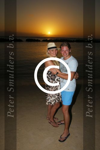 Curacao 31 december 2014
Thomas Berge en Myrthe Milius zijn op Curacao voor een optreden bij het Lions Dive Hotel. Thomas draagt een buddha to Buddha armband