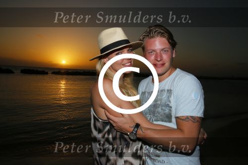 Curacao 31 december 2014
Thomas Berge en Myrthe Milius zijn op Curacao voor een optreden bij het Lions Dive Hotel. Thomas draagt een buddha to Buddha armband