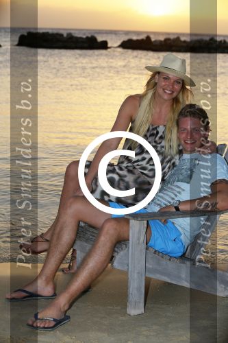Curacao 31 december 2014
Thomas Berge en Myrthe Milius zijn op Curacao voor een optreden bij het Lions Dive Hotel. Thomas draagt een buddha to Buddha armband