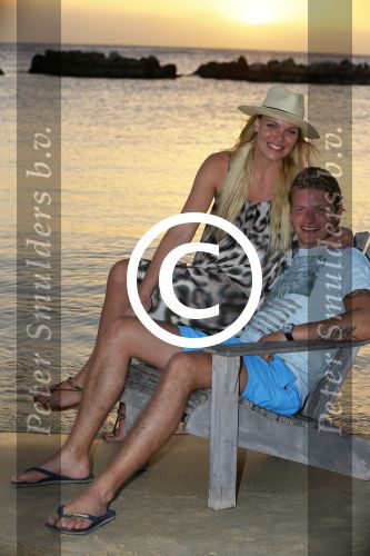 Curacao 31 december 2014
Thomas Berge en Myrthe Milius zijn op Curacao voor een optreden bij het Lions Dive Hotel. Thomas draagt een buddha to Buddha armband
