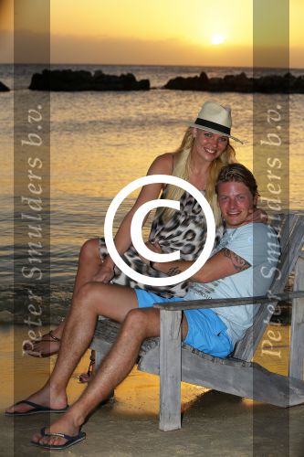 Curacao 31 december 2014
Thomas Berge en Myrthe Milius zijn op Curacao voor een optreden bij het Lions Dive Hotel. Thomas draagt een buddha to Buddha armband