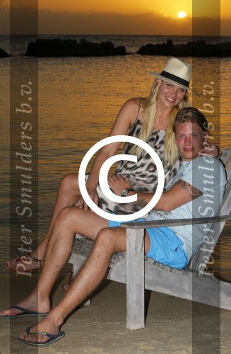 Curacao 31 december 2014
Thomas Berge en Myrthe Milius zijn op Curacao voor een optreden bij het Lions Dive Hotel. Thomas draagt een buddha to Buddha armband
