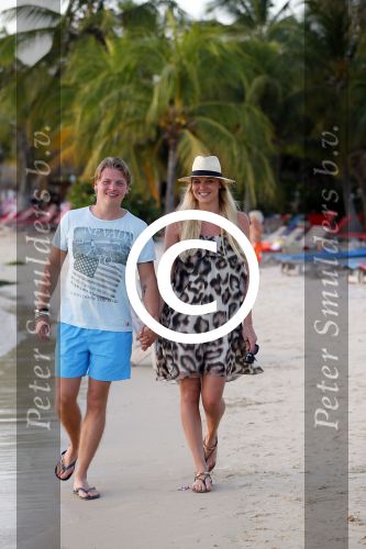 Curacao 31 december 2014
Thomas Berge en Myrthe Milius zijn op Curacao voor een optreden bij het Lions Dive Hotel. Thomas draagt een buddha to Buddha armband