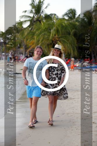 Curacao 31 december 2014
Thomas Berge en Myrthe Milius zijn op Curacao voor een optreden bij het Lions Dive Hotel. Thomas draagt een buddha to Buddha armband