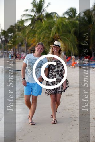 Curacao 31 december 2014
Thomas Berge en Myrthe Milius zijn op Curacao voor een optreden bij het Lions Dive Hotel. Thomas draagt een buddha to Buddha armband