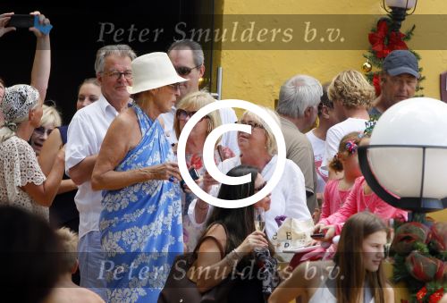 Curacao 31 december 2014
Willeke Alberti Jeroen Krabbe met vrouw Herma Krabbe zoon Jasper krabbe ( met dochters) Rogier van Boxtel en Derek Bolt bij het vuurwerk van Avila Beach hotel op Curacao vanwege oud en nieuw jaar