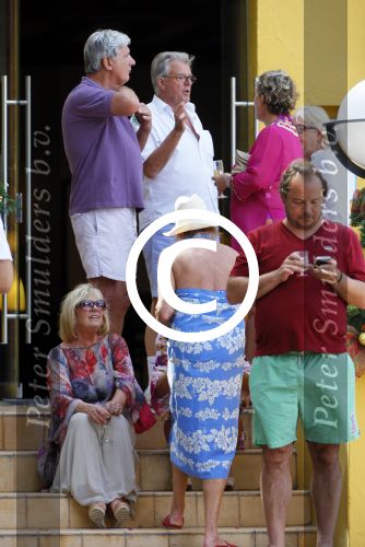Curacao 31 december 2014
Willeke Alberti Jeroen Krabbe met vrouw Herma Krabbe zoon Jasper krabbe ( met dochters) Rogier van Boxtel en Derek Bolt bij het vuurwerk van Avila Beach hotel op Curacao vanwege oud en nieuw jaar