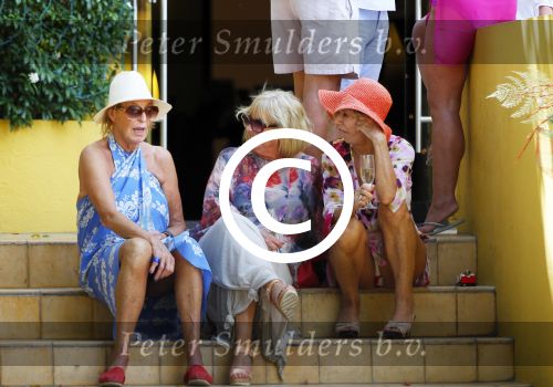 Curacao 31 december 2014
Willeke Alberti Jeroen Krabbe met vrouw Herma Krabbe zoon Jasper krabbe ( met dochters) Rogier van Boxtel en Derek Bolt bij het vuurwerk van Avila Beach hotel op Curacao vanwege oud en nieuw jaar