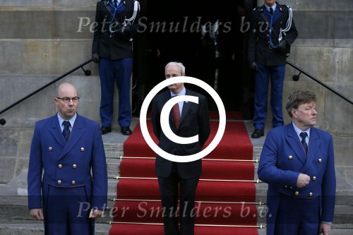 Amsterdam 2 december 2015
Koninklijke Familie bij uitreiking Prins Claus Prijs 2015 in het Koninklijk Paleis op de Dam. De Prins Claus Prijzen worden door het Prins Claus Fonds voor Cultuur en Ontwikkeling sinds 1997 jaarlijks toegekend aan kunstenaars, denkers en culturele organisaties. Aanwezig Koning Willem Alexander koningin Maxima Prins Constantijn Prinses Beatrix Prinses Laurentien en Prinses Mabel