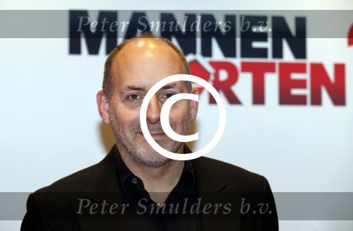 Amsterdam 14 december 2015
Premiere manneharten 2 in het nieuwe de la mar theater met als cast,
Barry Atsma Daan Schuurmans Jeroen Spitzenberger Fabian JansenMingus Dagelet Katja Herbers Hadewych Minis Jelka v Houten Liliana de Vries Maartje v d Wetering Barbara Sloesen Bo Maerten en Annick Boer. Alain de Levita en Kaja Wolffers