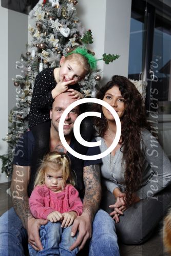 Apeldoorn 1 december 2015
Andy en Melisa v d Meyde met hun kinderen thuis voor de kerstboom