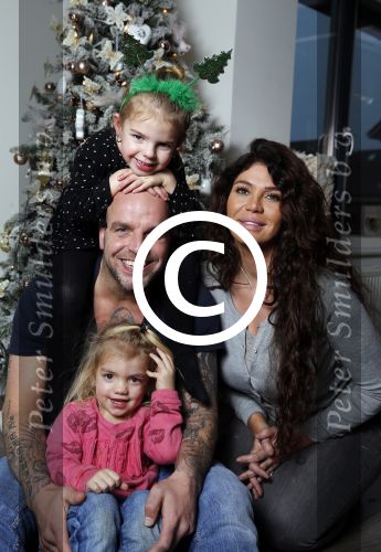 Apeldoorn 1 december 2015
Andy en Melisa v d Meyde met hun kinderen thuis voor de kerstboom