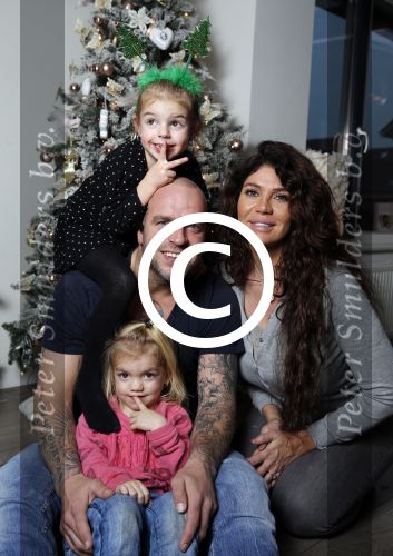 Apeldoorn 1 december 2015
Andy en Melisa v d Meyde met hun kinderen thuis voor de kerstboom