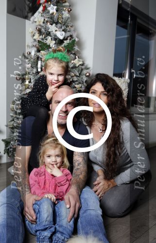 Apeldoorn 1 december 2015
Andy en Melisa v d Meyde met hun kinderen thuis voor de kerstboom
