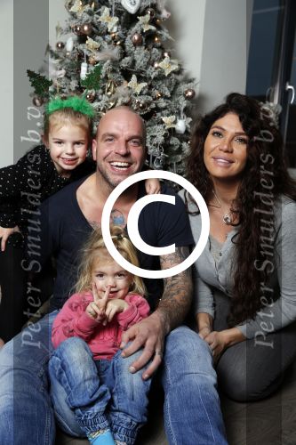 Apeldoorn 1 december 2015
Andy en Melisa v d Meyde met hun kinderen thuis voor de kerstboom