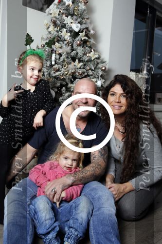 Apeldoorn 1 december 2015
Andy en Melisa v d Meyde met hun kinderen thuis voor de kerstboom