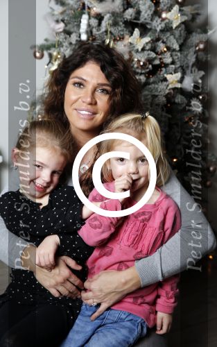 Apeldoorn 1 december 2015
Andy en Melisa v d Meyde met hun kinderen thuis voor de kerstboom