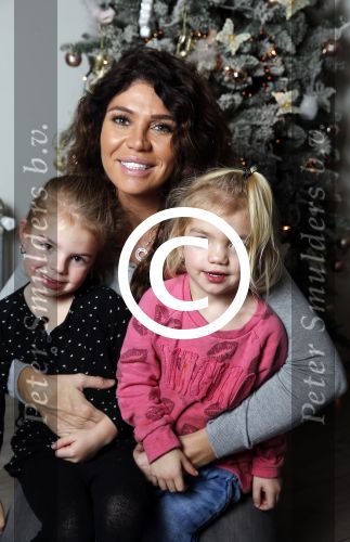 Apeldoorn 1 december 2015
Andy en Melisa v d Meyde met hun kinderen thuis voor de kerstboom