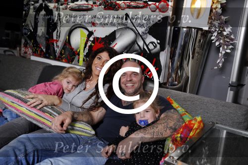 Apeldoorn 1 december 2015
Andy en Melisa v d Meyde met hun kinderen thuis voor de kerstboom