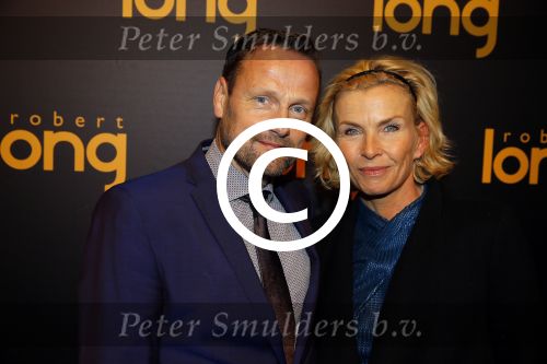 Gouda 7 december 2015
Premiere Robert Long in de schouwburg van Gouda.
Anita Witzier met man
