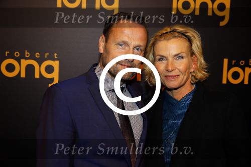 Gouda 7 december 2015
Premiere Robert Long in de schouwburg van Gouda.
Anita Witzier met man