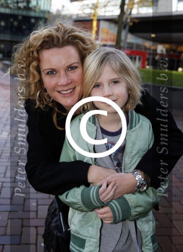 Amsterdam 10 januari 2016
Premiere race naar de maan in pathe arena.
Annette Barlo met zoon