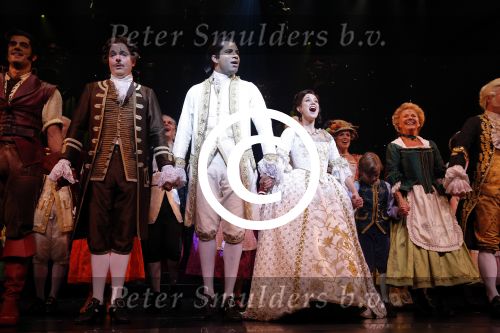 Scheveningen 13 december 2015
Premiere beauty and the beast met castleden oa Anouk Maas Freek Bartels Edwin Jonker Tony Neef Hugo Haenen en Loeki Knol.
Premiere vond plaats in het circustheater. Albert Verlinde is producent