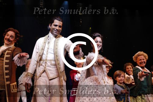 Scheveningen 13 december 2015
Premiere beauty and the beast met castleden oa Anouk Maas Freek Bartels Edwin Jonker Tony Neef Hugo Haenen en Loeki Knol.
Premiere vond plaats in het circustheater. Albert Verlinde is producent