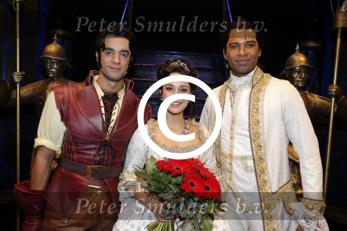 Scheveningen 13 december 2015
Premiere beauty and the beast met castleden oa Anouk Maas Freek Bartels Edwin Jonker Tony Neef Hugo Haenen en Loeki Knol.
Premiere vond plaats in het circustheater. Albert Verlinde is producent