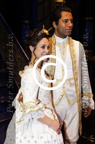 Scheveningen 13 december 2015
Premiere beauty and the beast met castleden oa Anouk Maas Freek Bartels Edwin Jonker Tony Neef Hugo Haenen en Loeki Knol.
Premiere vond plaats in het circustheater. Albert Verlinde is producent