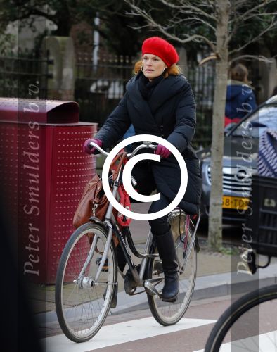 Amsterdam 8 januari 2016
Anouk v Nes op de fiets in Amsterdam
