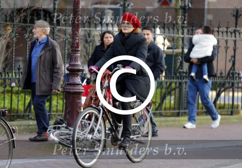 Amsterdam 8 januari 2016
Anouk v Nes op de fiets in Amsterdam
