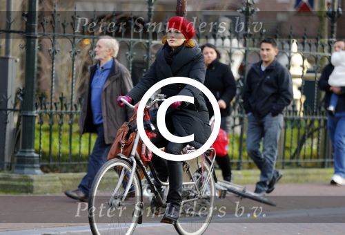 Amsterdam 8 januari 2016
Anouk v Nes op de fiets in Amsterdam